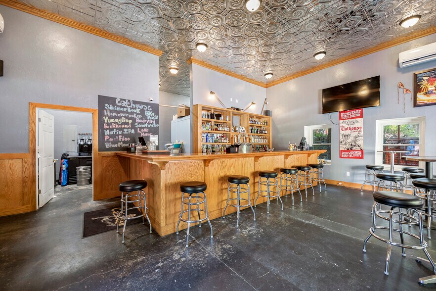 More Photos Of 82 Armstrong St, Eureka Springs Restaurant For Sale