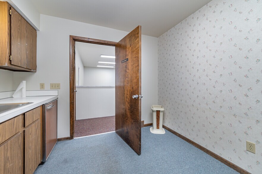 More Photos Of 3150 Hallmark Ct, Saginaw Medical For Sale