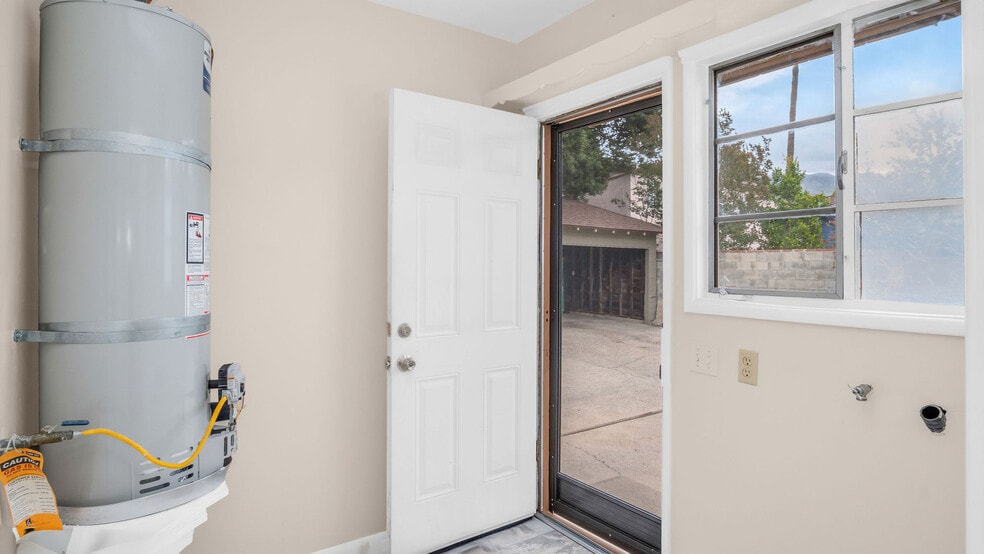 More Photos Of 10346 Oro Vista Ave, Sunland Multifamily For Sale