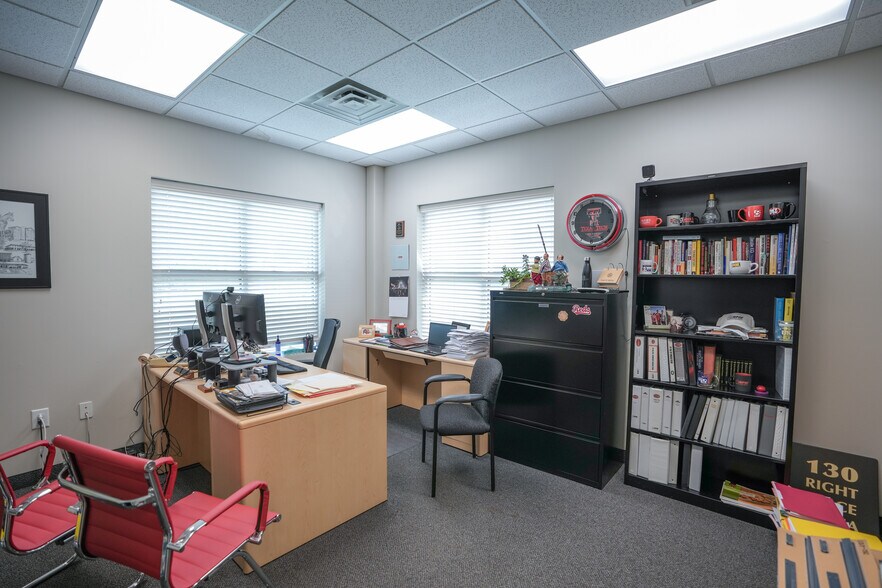 More Photos Of 437 Lewis Hargett Cir, Lexington Office For Sale