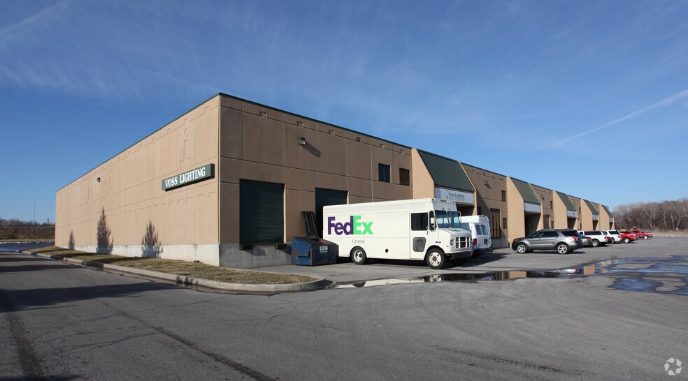 More Photos Of 2604 NE Industrial Dr, Kansas City Warehouse For Lease