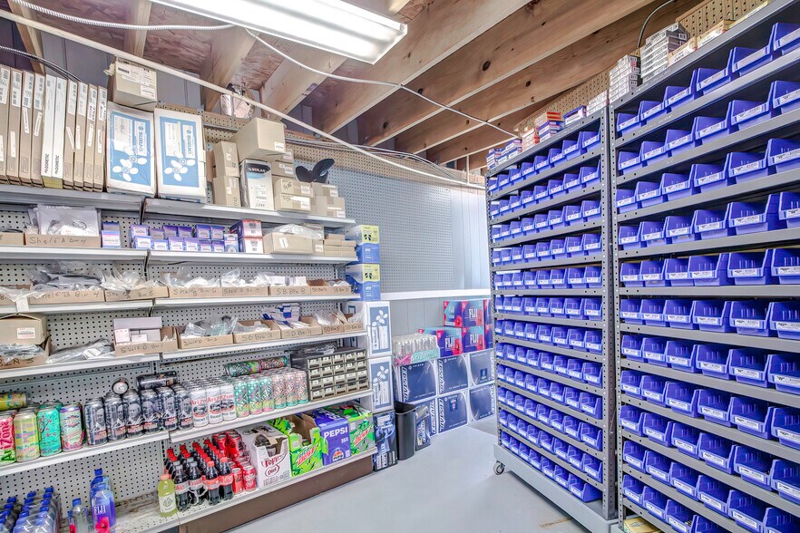 More Photos Of 7154 Shoal Line Blvd, Spring Hill Marina For Sale