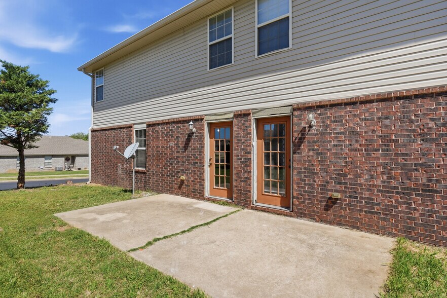 More Photos Of 3403 SW Deerfield Blvd, Bentonville Multifamily For Sale
