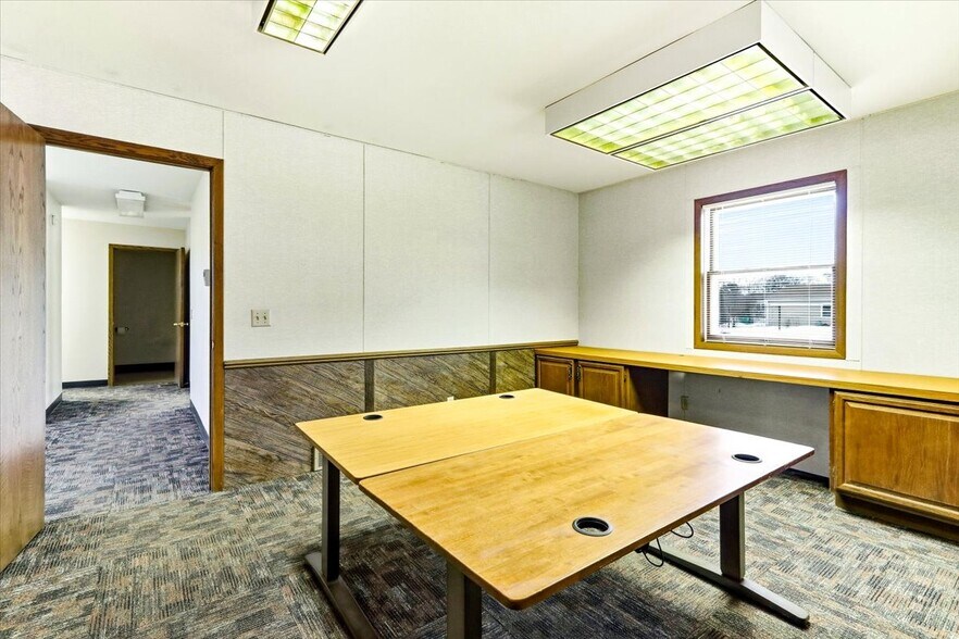 More Photos Of 1910 7th St S, Wisconsin Rapids Office For Sale