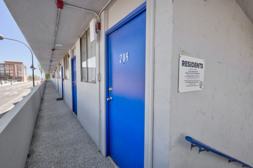 More Photos Of 200 S 8th St, Las Vegas Apartments For Sale