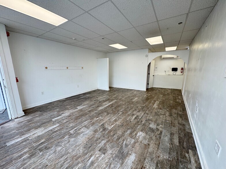 More Photos Of 3 Pearl St, Mystic Storefront Retail Residential For Lease