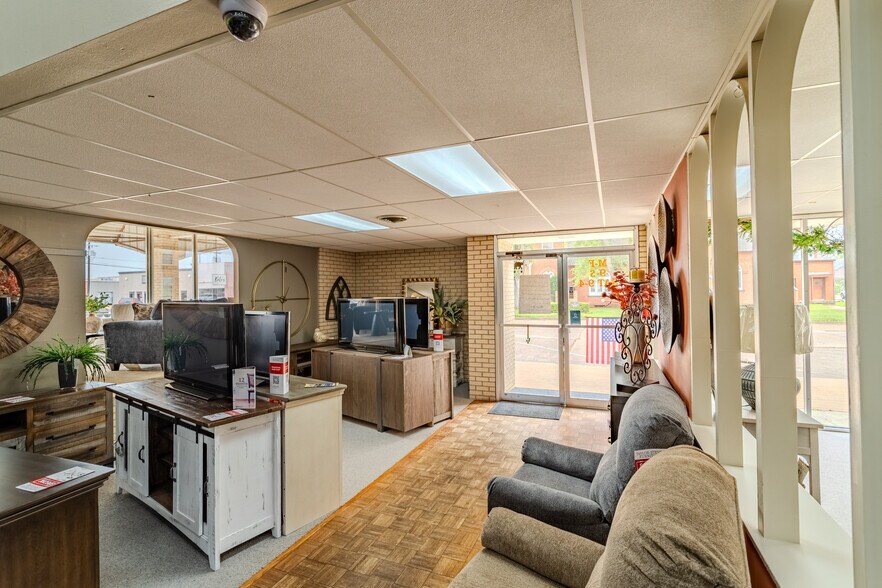 More Photos Of 1521 6th St, Bay City General Retail For Sale