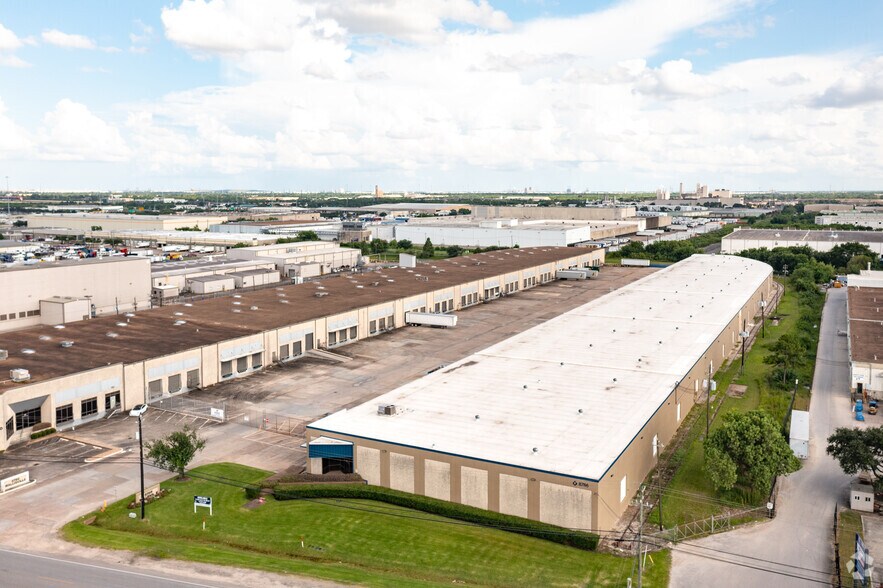 More Photos Of 8786 Wallisville Rd, Houston Distribution For Lease