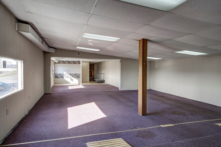 More Photos Of 127 Cherry St, Johnson City Industrial For Sale