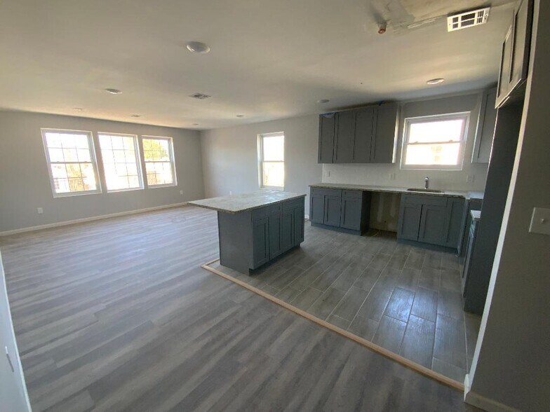 More Photos Of 388-390 S 6th St, Newark Apartments For Sale