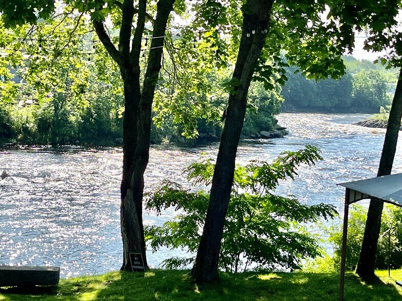 More Photos Of 8 South St, Ellsworth General Retail For Sale