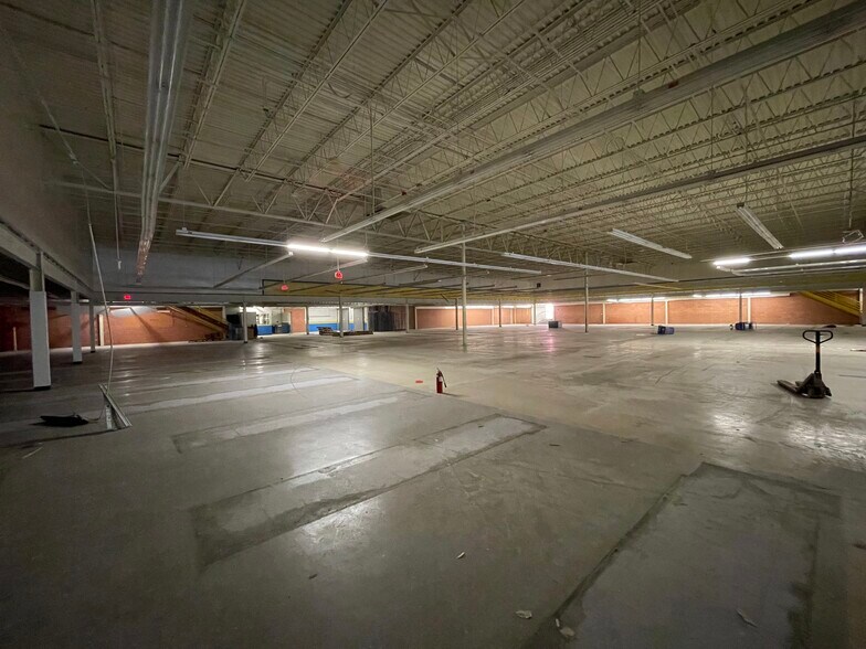 More Photos Of 6711 W Newberry Rd, Gainesville Department Store For Sale
