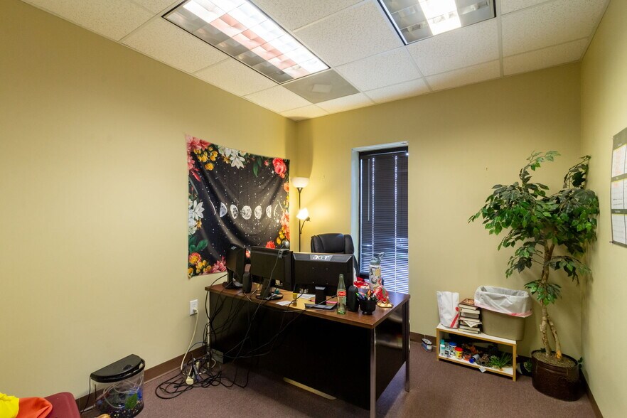 More Photos Of 94 E Crogan St, Lawrenceville Office For Lease