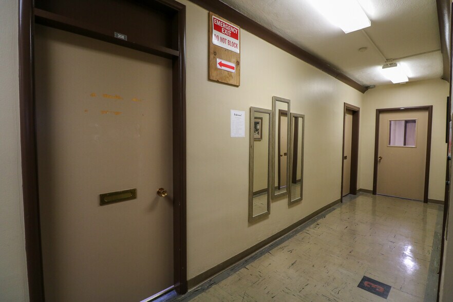 More Photos Of 320 Central Ave, Coos Bay Office For Sale