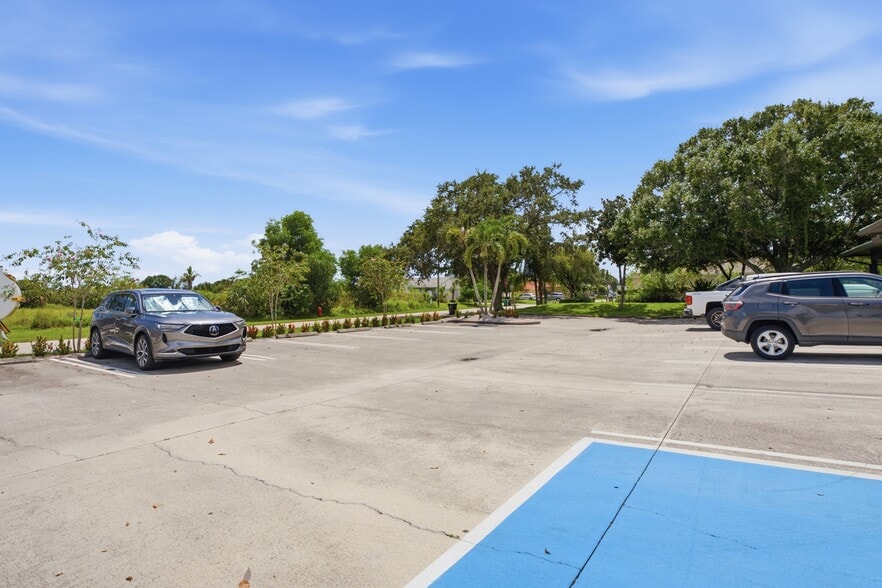 More Photos Of 756-762 SE Port St Lucie Blvd, Port Saint Lucie Office For Lease