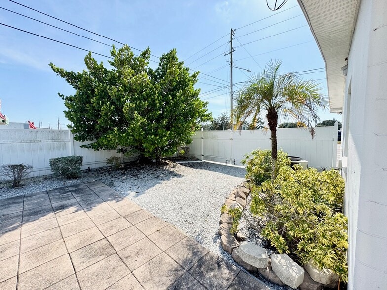 More Photos Of 4795 49th St N, Saint Petersburg Medical For Sale