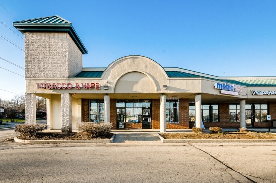 More Photos Of 6801-6917 W Brown Deer Rd, Milwaukee General Retail For Lease