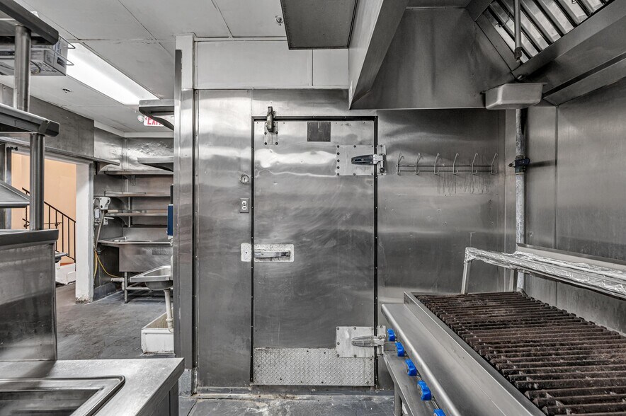 More Photos Of 223 Valencia Ave, Coral Gables Restaurant For Lease