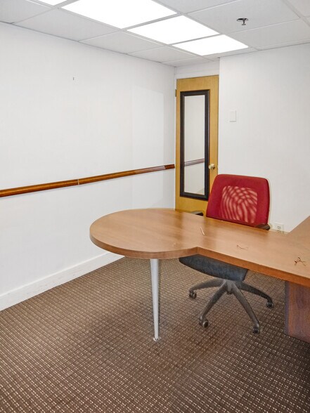 More Photos Of 8950 Krewstown Rd, Philadelphia General Retail For Sale