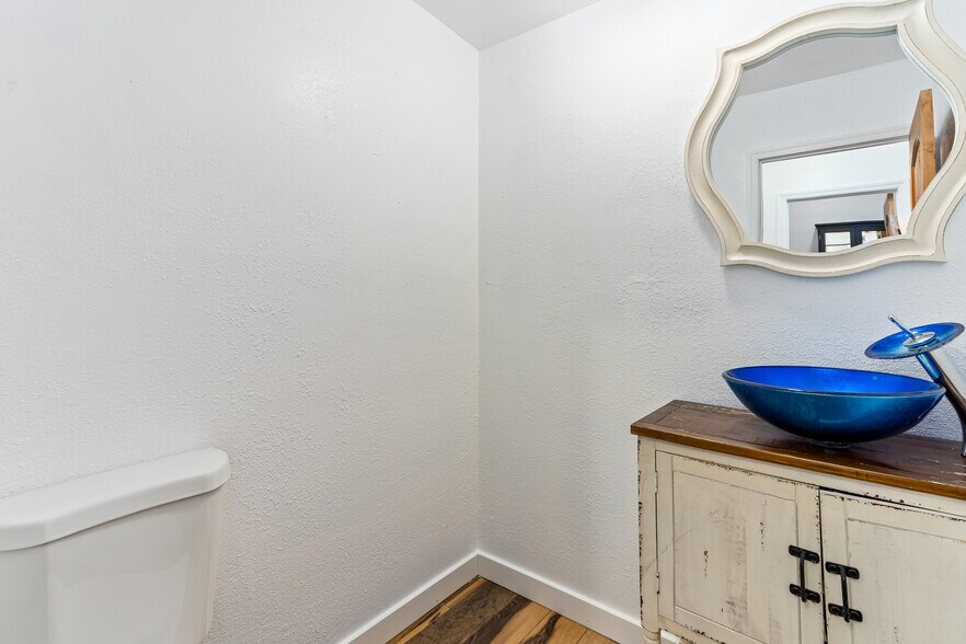 More Photos Of 2200 La Osa st, Tucson Light Distribution For Lease