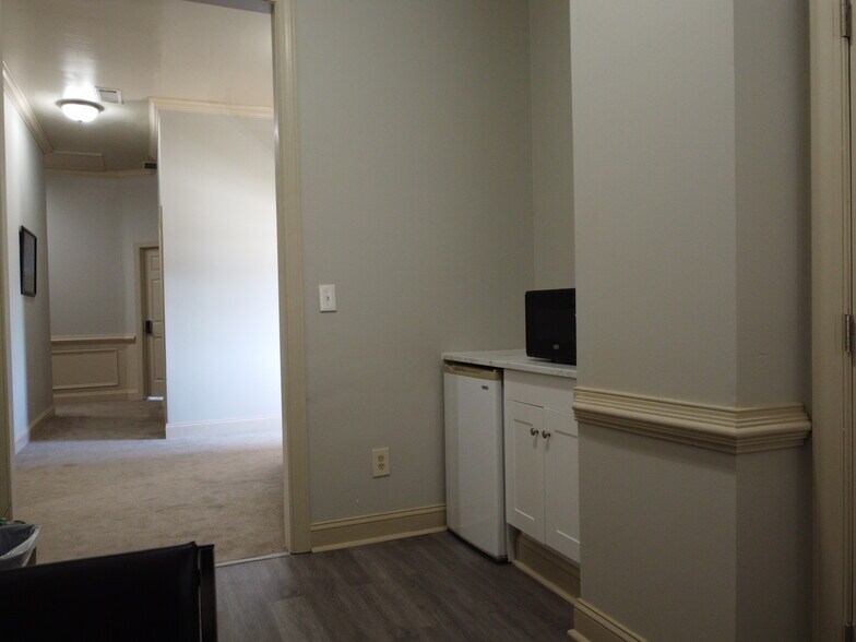 More Photos Of 861 Commerce Dr SW, Conyers Office Residential For Lease