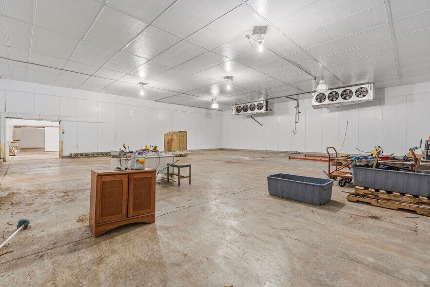 More Photos Of 306 SE Highway AA, Clinton Industrial For Sale