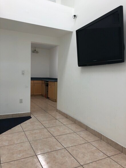 More Photos Of 13301-13347 SW 135th Ave, Miami Warehouse For Lease