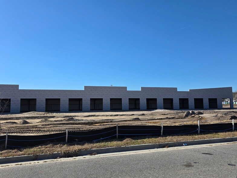 More Photos Of 105 Capitol Dr, Rincon Storefront For Lease