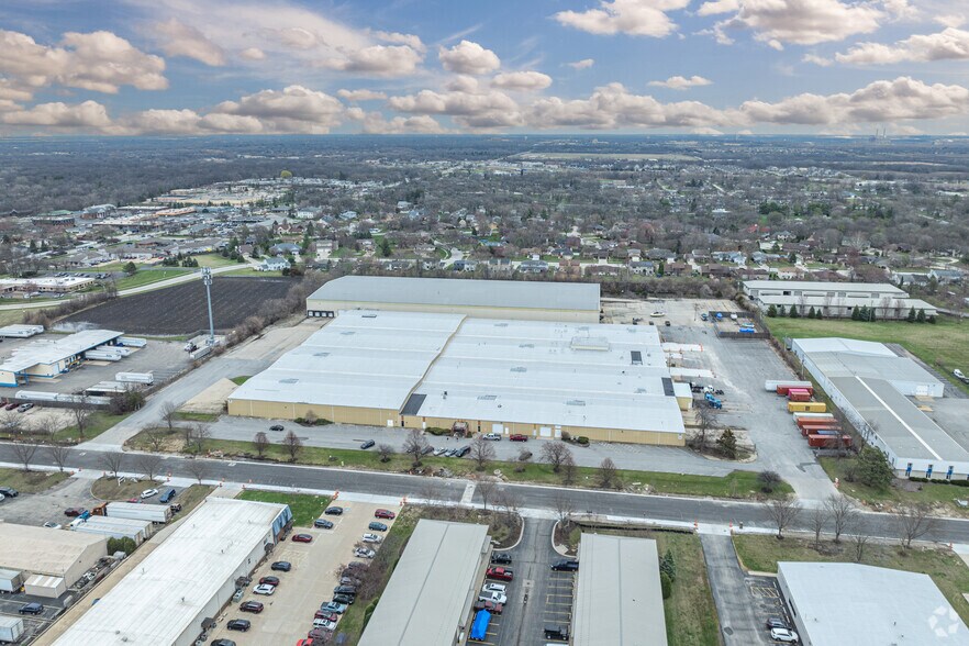 More Photos Of 400 Earl Rd, Shorewood Warehouse For Lease