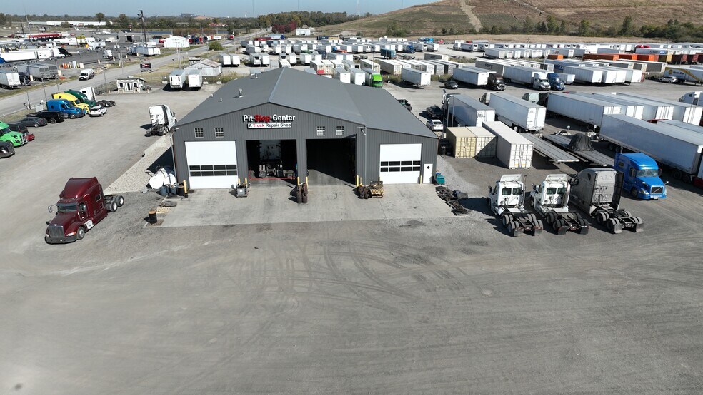More Photos Of 895 Madison Rd, East Saint Louis Truck Terminal For Sale
