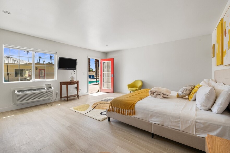 More Photos Of 526 S Warm Sands Dr, Palm Springs Hotel For Sale