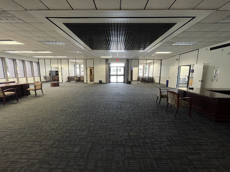 More Photos Of 6701 Davis Hwy, Pensacola Bank For Sale