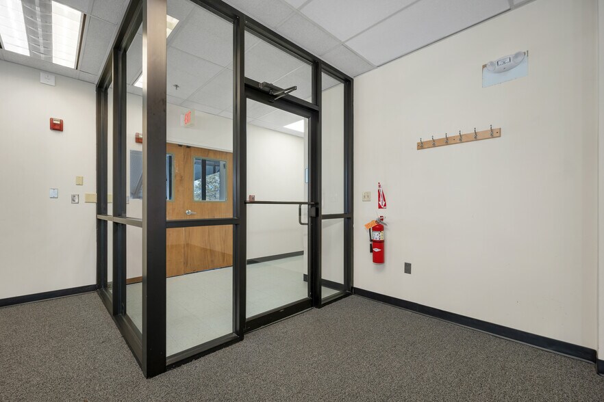 More Photos Of 41 Simon St, Nashua Flex For Lease