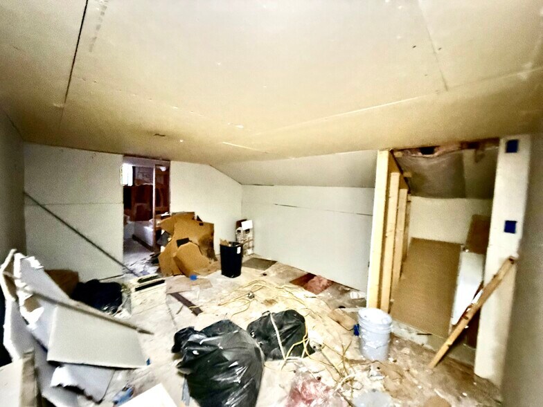 More Photos Of 18845 IL-54, De Witt General Retail For Sale