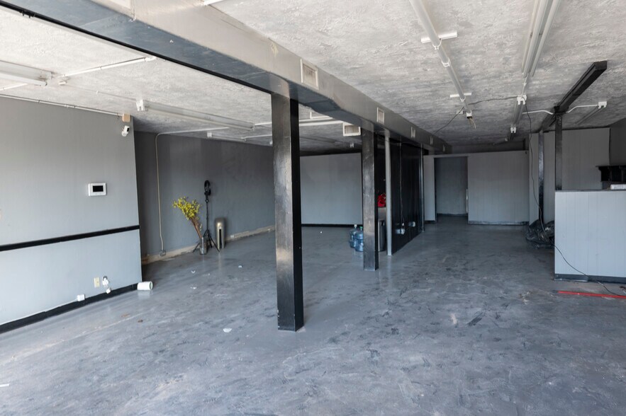 More Photos Of 104 E Alamo St, Brenham Storefront Retail Residential For Sale