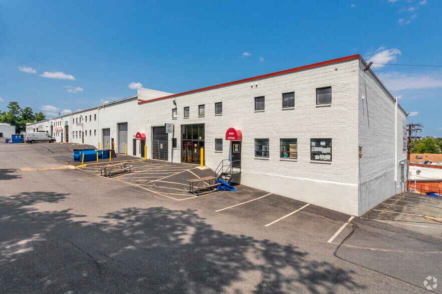 More Photos Of 4930-4990 Boiling Brook Pky, Rockville Warehouse For Lease