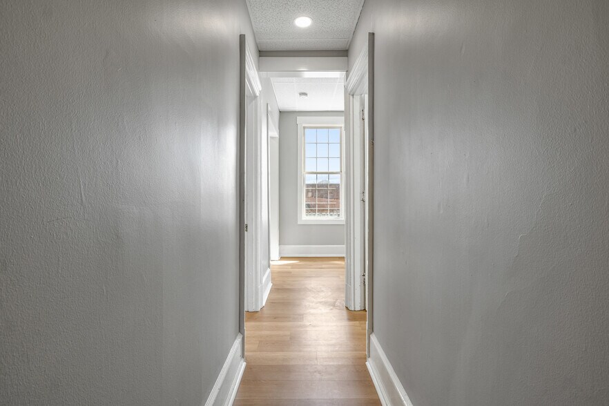 More Photos Of 125 N George St, York Storefront Retail Residential For Lease