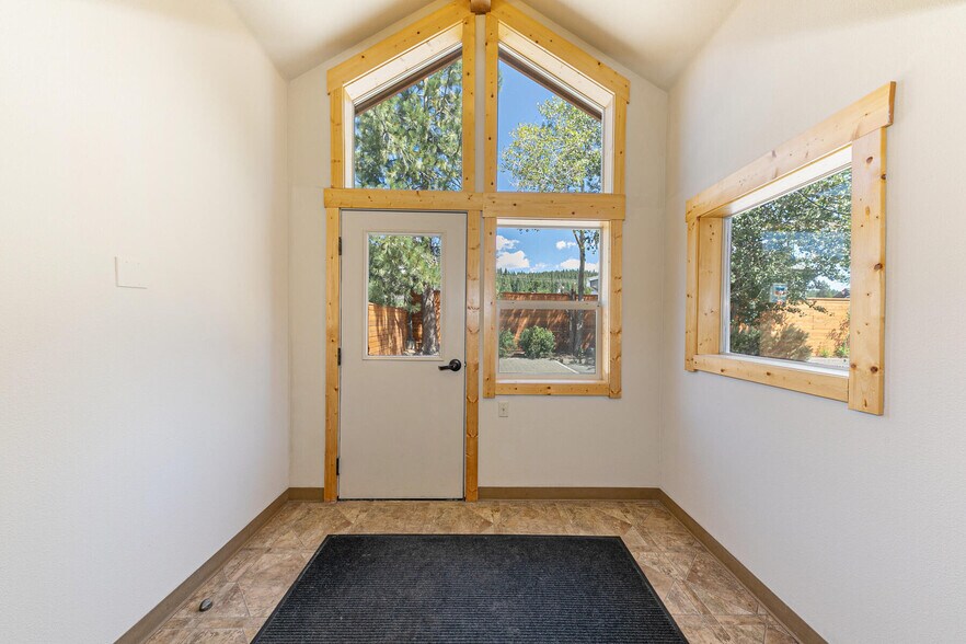 More Photos Of 12315 Deerfield Dr, Truckee Office Residential For Sale
