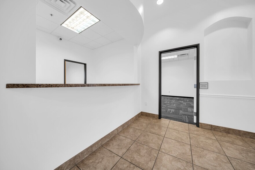 More Photos Of 3710 W Greenway Rd, Phoenix Medical For Sale