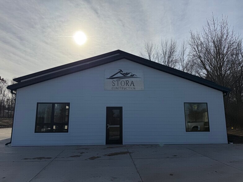 More Photos Of 1000 Enterprise Dr, Hastings Warehouse For Lease