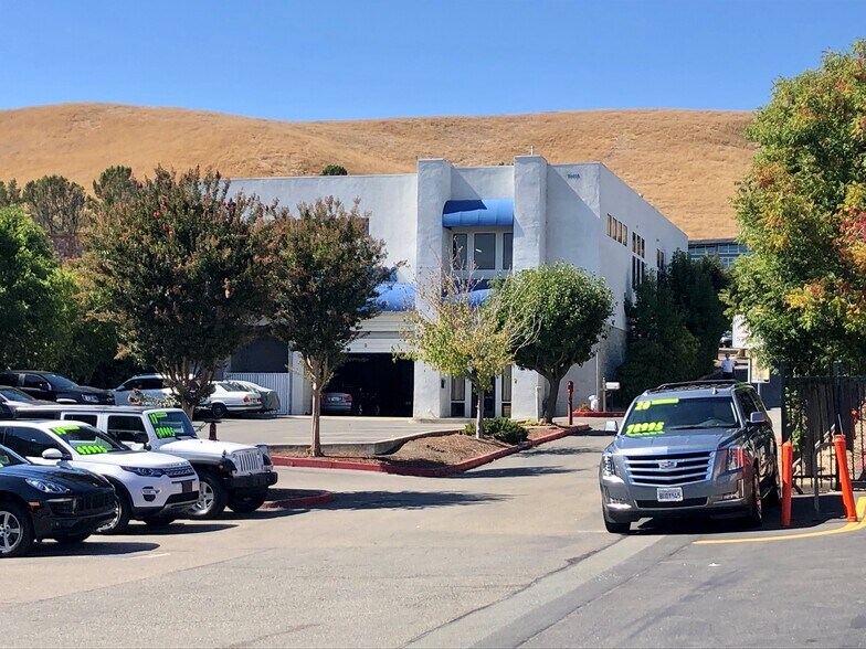 More Photos Of 1941 San Ramon Valley Blvd, San Ramon Showroom For Sale