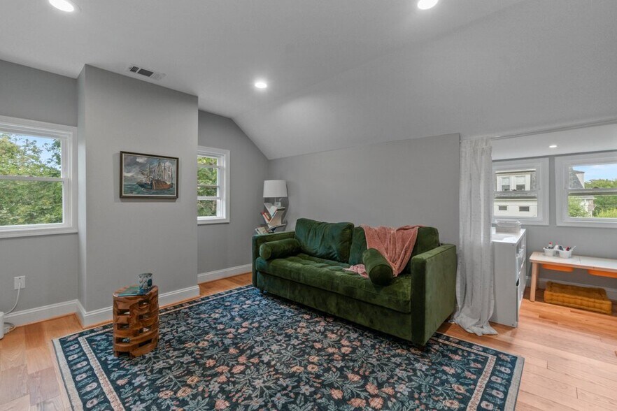 More Photos Of 711 Gladstone Ave, Baltimore Apartments For Sale