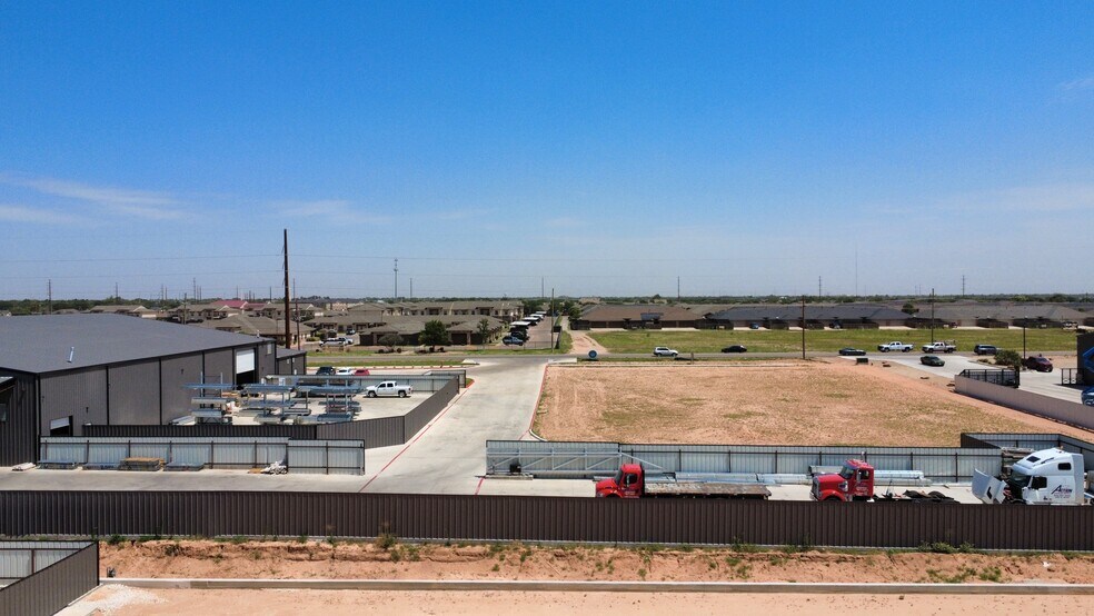 More Photos Of 3221 114th St, Lubbock Light Distribution For Sale