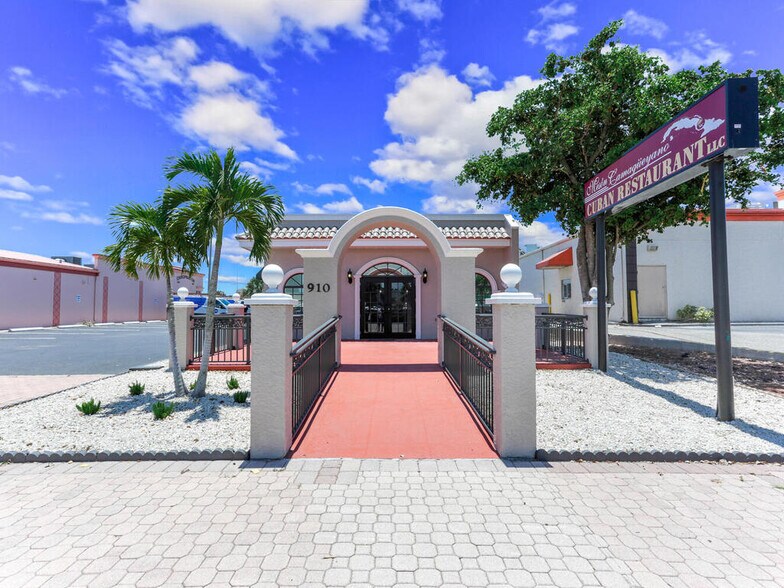 More Photos Of 910 Cape Coral Pky E, Cape Coral Restaurant For Sale