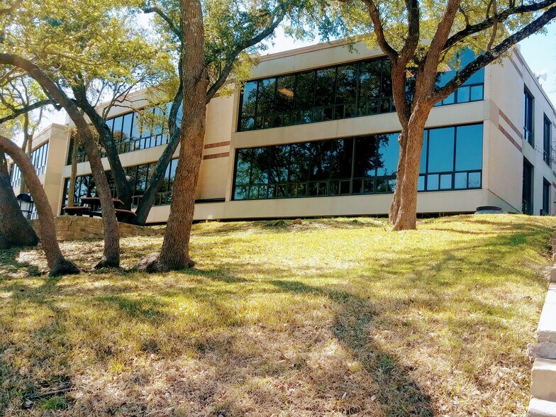 More Photos Of 3345 Bee Caves Rd, Austin Office For Lease