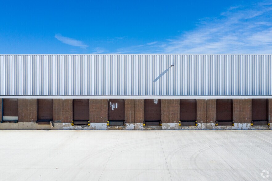 More Photos Of 7058 Snowdrift Rd, Allentown Distribution For Lease