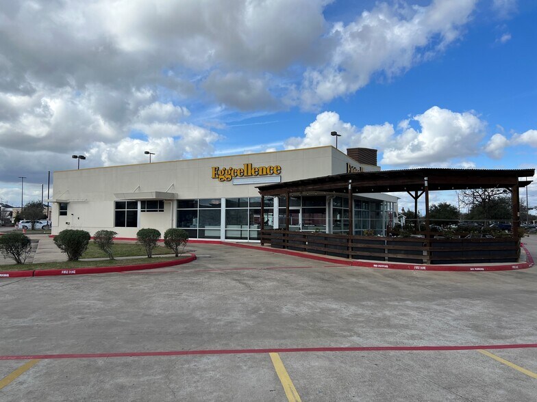 More Photos Of 3030 Business Center Dr, Pearland Fast Food For Lease