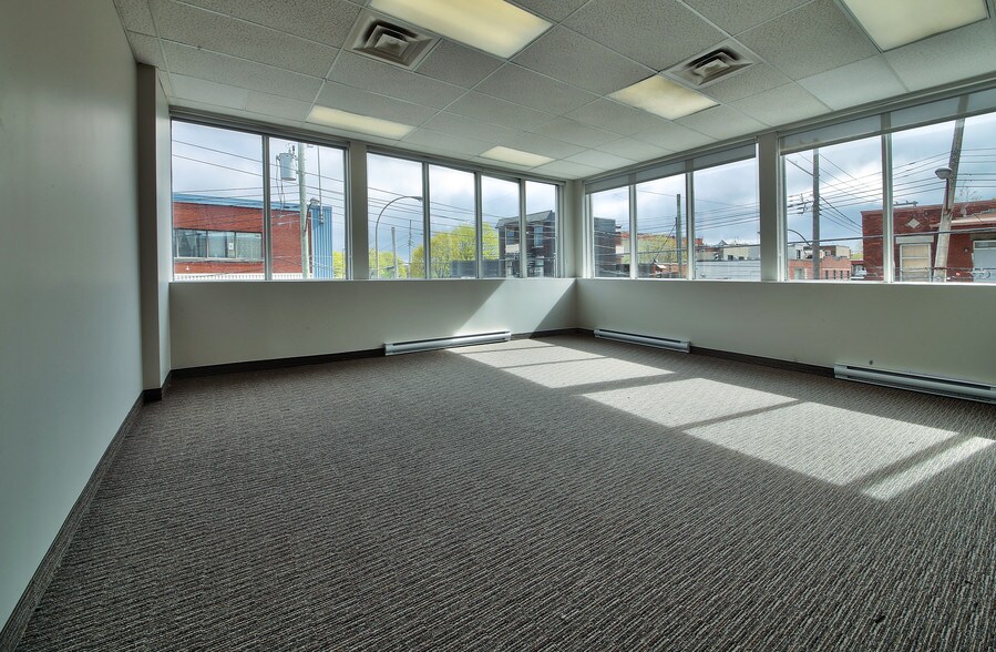 More Photos Of 1000 Rue Hickson, Verdun Office For Lease
