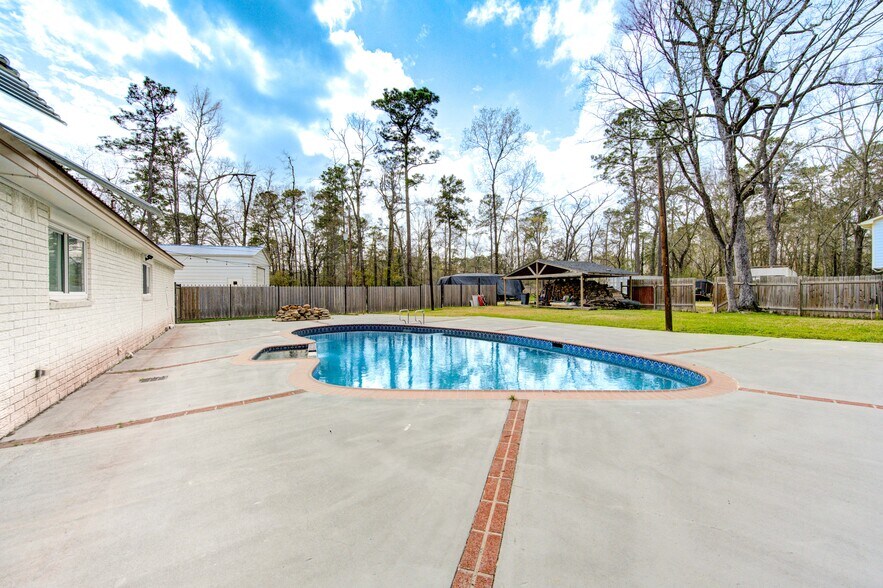 More Photos Of 2042 Teal Dr, Spring Dormitory For Sale