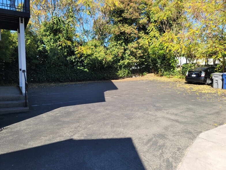 More Photos Of 230 Center St, Healdsburg Office For Lease